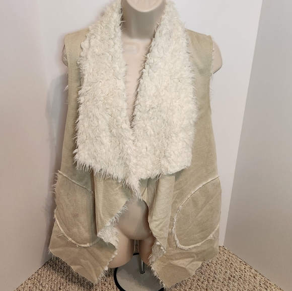 🌼Altar'd State Shearling and Faux Suede Beige Vest with Pockets Size Small - Picture 7 of 11